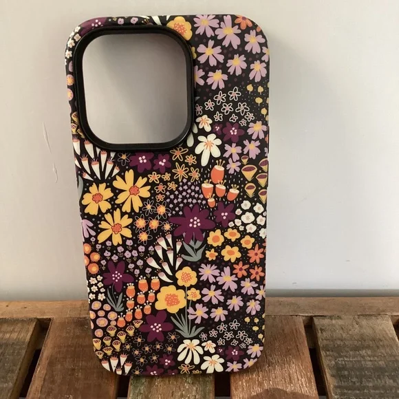 Casely Case - Picture 1 of 3